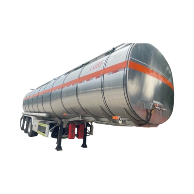 Semi-remorchio per cisterne: progettato per il trasporto sicuro ed efficiente di combustibile liquido e materiali pericolosi