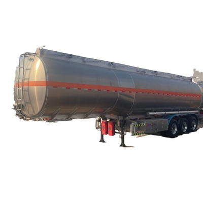 Semi-remorchio per cisterne: progettato per il trasporto sicuro ed efficiente di combustibile liquido e materiali pericolosi