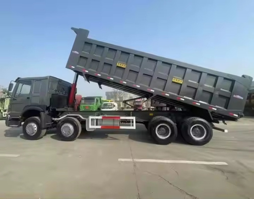 Carico utile pesante personalizzato 50T 375hp 6 cilindri carburante diesel 8*4 camion cisterna